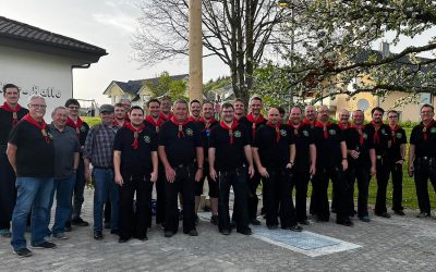 Maibaum stellen an der Johanniterhalle